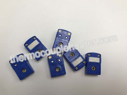 Dactylographiez les connecteurs masculins de T et femelles miniatures avec les matériaux nickelés de fer, couleur bleue