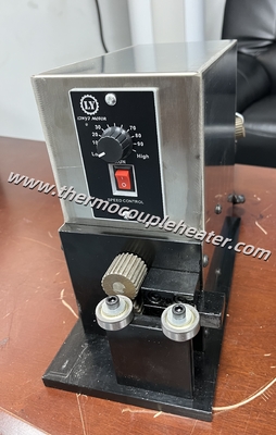 Machine de formage de bords pour chauffe-bande en céramique capable de rouler des bandes d'acier plus larges